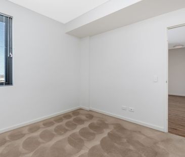 Top Floor Apartment - Photo 2