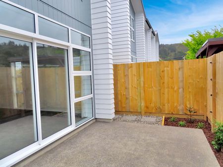 Stokes Valley - Photo 2