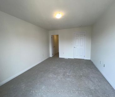 Townhouse For Lease | X8134278 - Photo 2