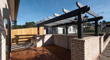 Fantastic huge house in Swanson!! - Photo 2