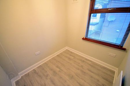 42 Greenore Street, BT68NF, Belfast - Photo 2