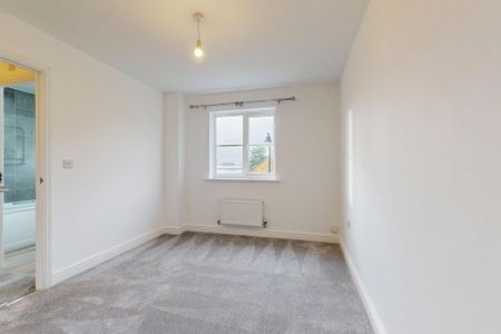 4 bedroom semi-detached house to rent - Photo 3