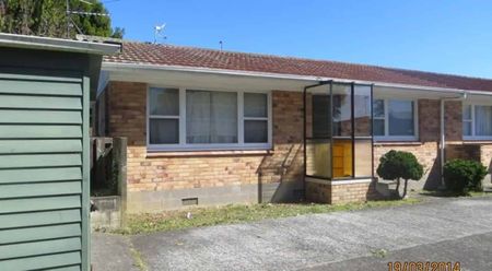 2-Bedroom Home with Garage & Carport – Papatoetoe - Photo 4