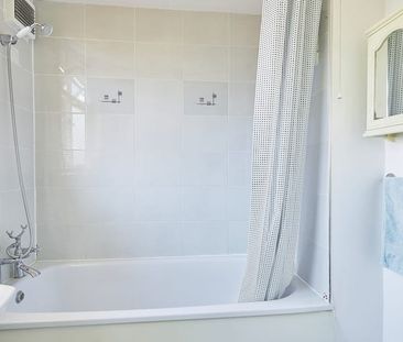 Room in a Shared House, Carisbrooke Gardens, SE15 - Photo 4