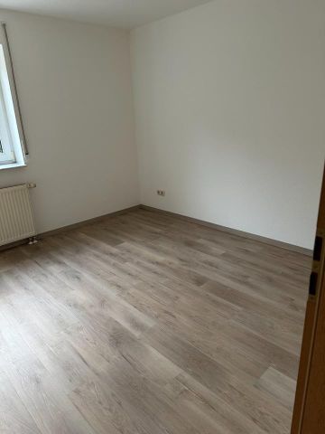 Souterrain-Wohnung mit Terrasse - Photo 2