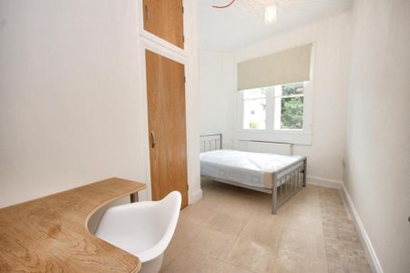 4 bedroom apartment to rent - Photo 4