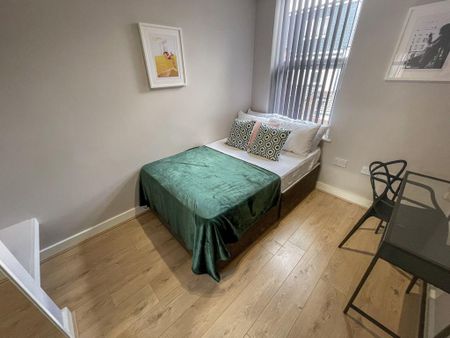 6 bedroom terraced house to rent - Photo 4