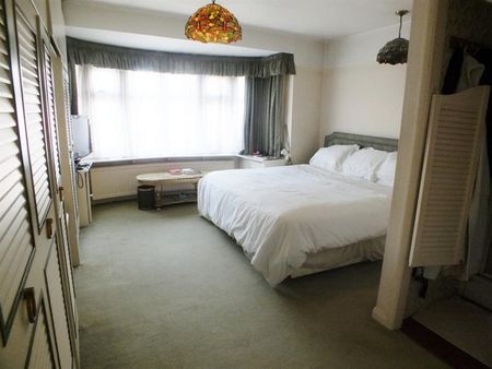 4 bedroom House To Let - Photo 5