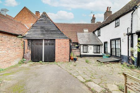 High Street, Redbourn, AL3 7LN - Photo 4