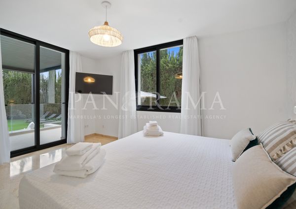 Stunning modern family villa in the prestigious heart of Las Brisas