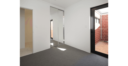 Property headline and description 🏡 Modern 3x2 Home with Double Garage – Prime Banksia Grove Location WITHIN 100m from the shops! - Photo 4