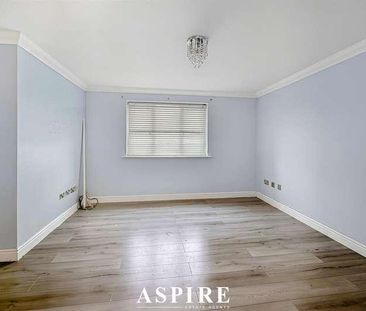 Danbury Crescent, South Ockendon, RM15 - Photo 4