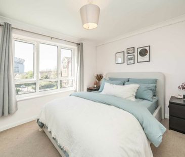 Varsity Drive, TW1, London - Photo 1