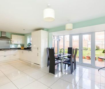 4 bedroom detached house to rent - Photo 3