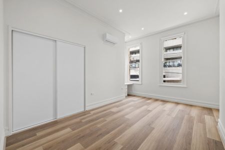 Fully Renovated, Spacious, Fantastic Apartment - Photo 3