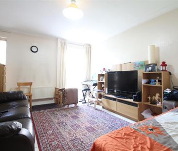 2 Bed Terraced House, St Clairs Road, CR0 - Photo 1