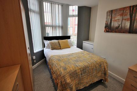 1 bedroom in a house share to rent - Photo 2