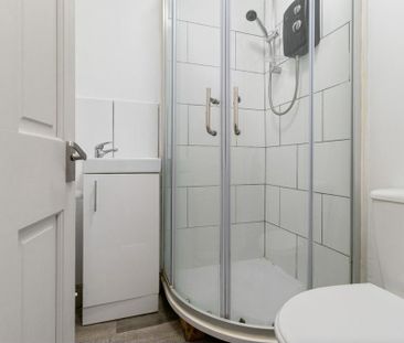 4 bedroom semi-detached house to rent - Photo 4