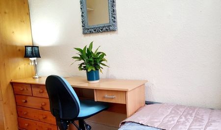 3 Bed End Terrace, Travis Place, S10 - Photo 4