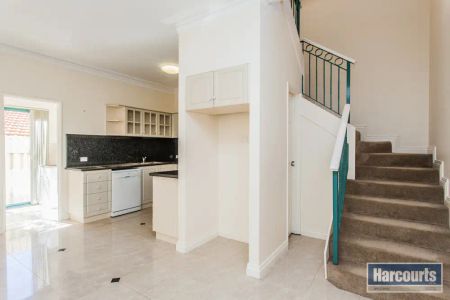 “4 Bed 2 Bath Townhouse in Applecross” - Photo 5