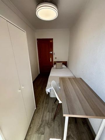 Carrer de les Roses, Manises, Valencian Community 46940 - Photo 5