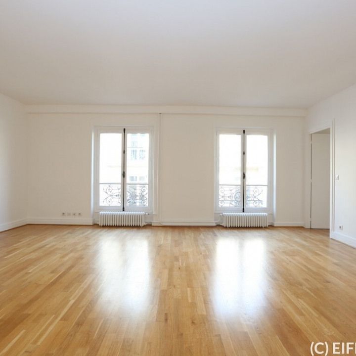 Appartement • Saint Philippe du Roule - Photo 1