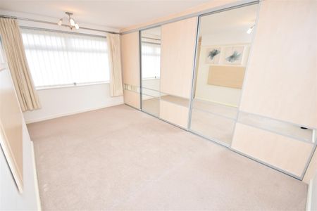 Oxford Drive, Thornton Hough - Photo 5