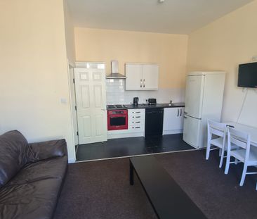 3 Bed - 129a Victoria Road, Hyde Park, Leeds - LS6 1DU - Student - Photo 5