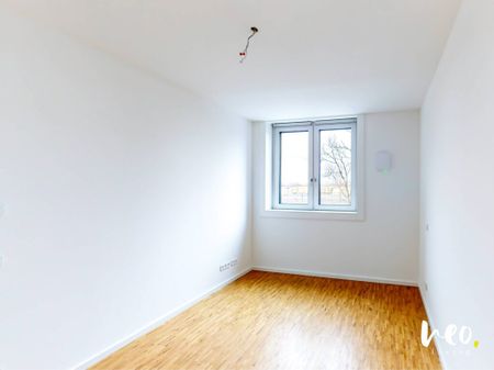 Erstbezug mit Tageslichtbad und Südbalkon - Foto 3