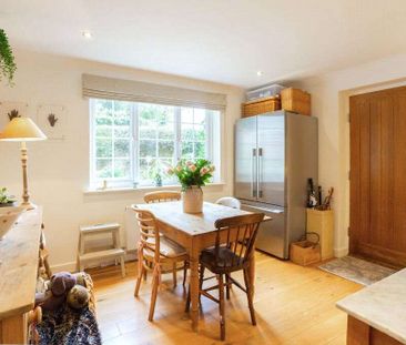 Beautiful three bedroom cottage in the countryside with town conven... - Photo 2
