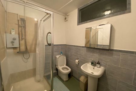 3 ROOMS IN HOUSE SHARE TO LET ELSHAM ROAD KENSINGTON LONDON W14 - Photo 3