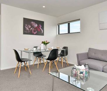 Bright, Furnished 2-Bedroom Apartment in Merivale - Photo 2