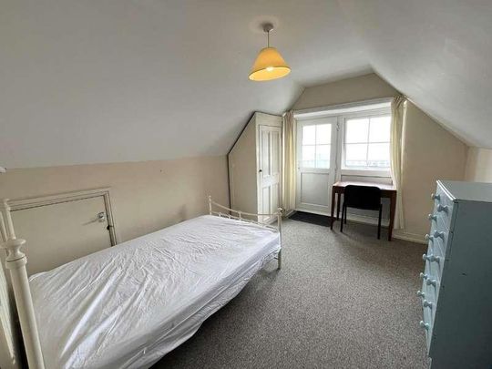 Falmouth, TR11 - Photo 1