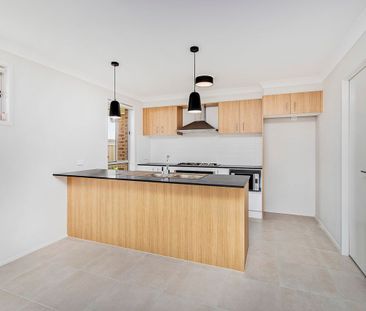 MODERN 4 BEDROOM FAMILY HOME - Photo 6