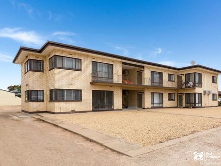 Convenient, Comfortable & Close to Everything! - Photo 5