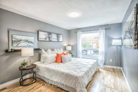 63 Barrett Crescent #Main - Photo 3