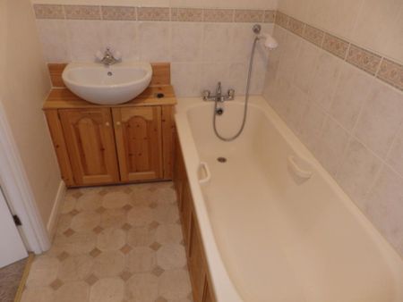 Available 2 Bed House - terraced - Photo 2