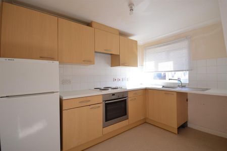 2 bedroom flat to rent - Photo 4