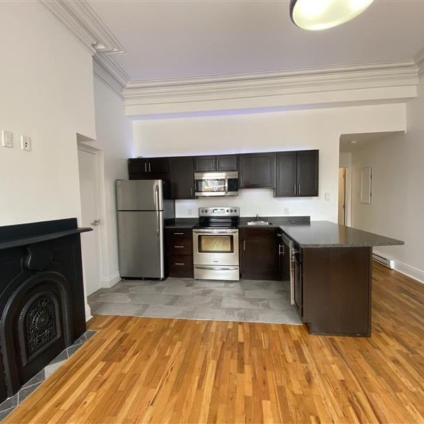 265 Charlotte Suite 1 - Photo 1