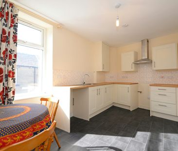 Flat to rent on - Photo 2
