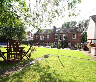 Hamilton Road , 1 Bed Main Door Furnished Flat, Broomhouse – Availa... - Photo 1