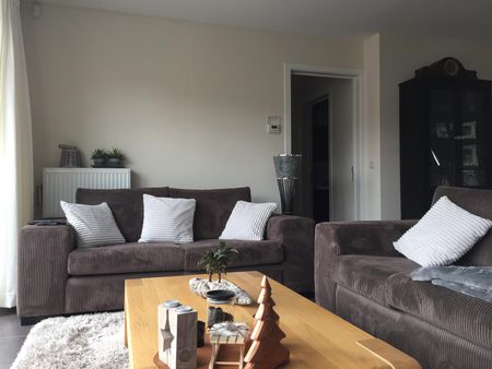 Gelijkvloers appartement met 3 slaapkamers en tuin met bijhorende garage - Foto 2