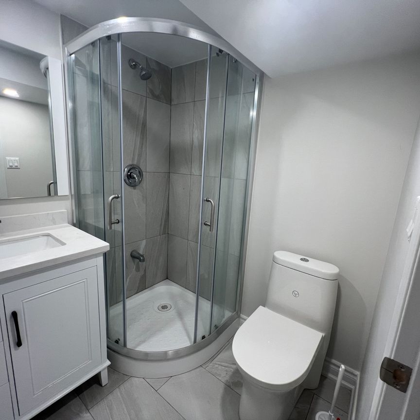 For Lease - 98 Thornton Avenue, Bradford West Gwillimbury, Ontario - Photo 1