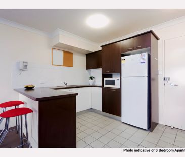 3 Bedroom / 2 Bathroom Apartment (Rent a Room) - Photo 4