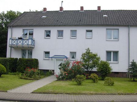 ruhiges 4- Fam.- Haus mit ausreichend Grünfläche zum Verweilen - Foto 3