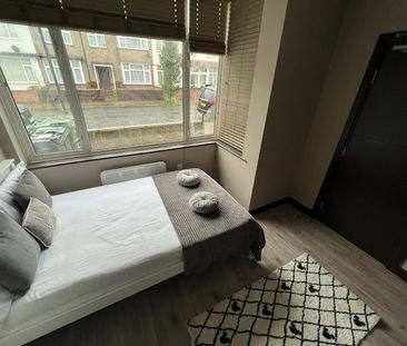 Room in a Shared House, Woodmansterne Road, SW16 - Photo 5