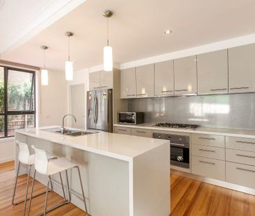 Contemporary Luxury Living - Photo 5