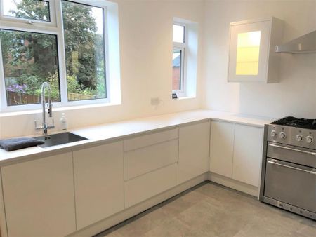 3 bedroom semi-detached house to rent - Photo 2