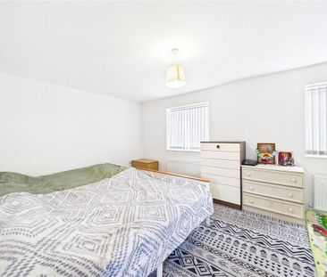 4 bedroom terraced house to rent - Photo 3