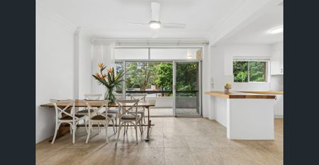 Spacious and stylish garden apartment in prime location - Photo 2